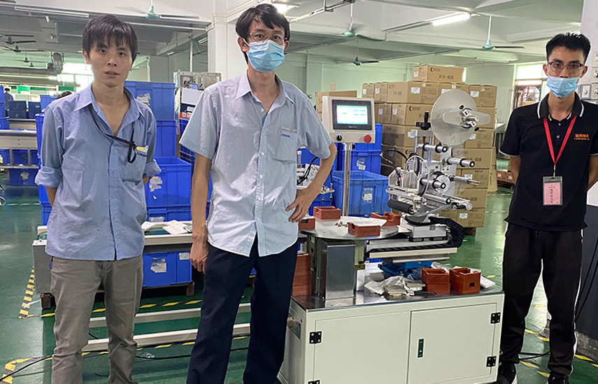 DS-673B轉(zhuǎn)盤(pán)式全自動(dòng)貼膜機(jī)-廣東俊