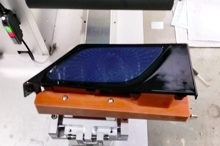 15年匠心打造！這款汽車?yán)荣N膜機(jī)，專治生產(chǎn)效率“拖延癥”