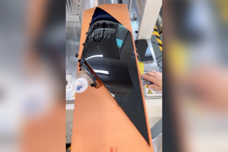 汽配廠降本增效新路徑：汽車D柱貼膜機(jī) 無(wú)氣泡貼膜 自動(dòng)貼膜機(jī)廠家