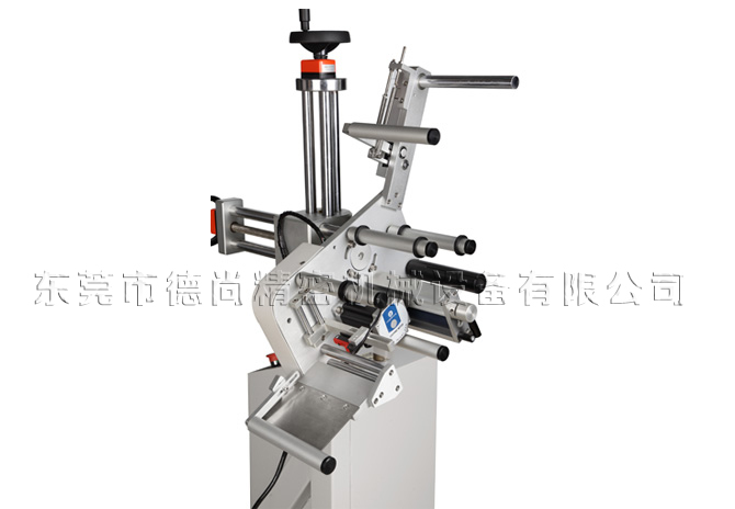 德尚精機(jī)貼標(biāo)簽機(jī)工作原理_貼標(biāo)機(jī)原理